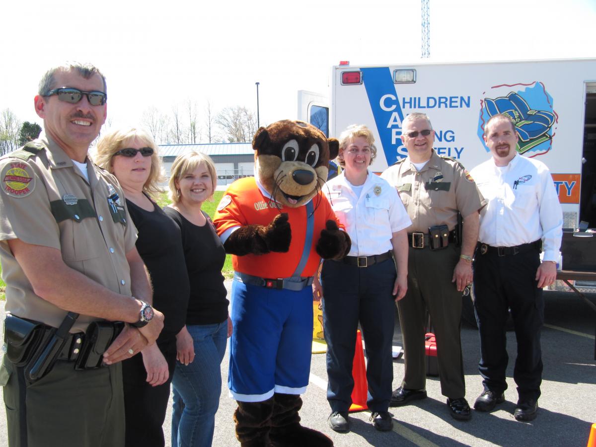 Photo of Ollie with state troopers